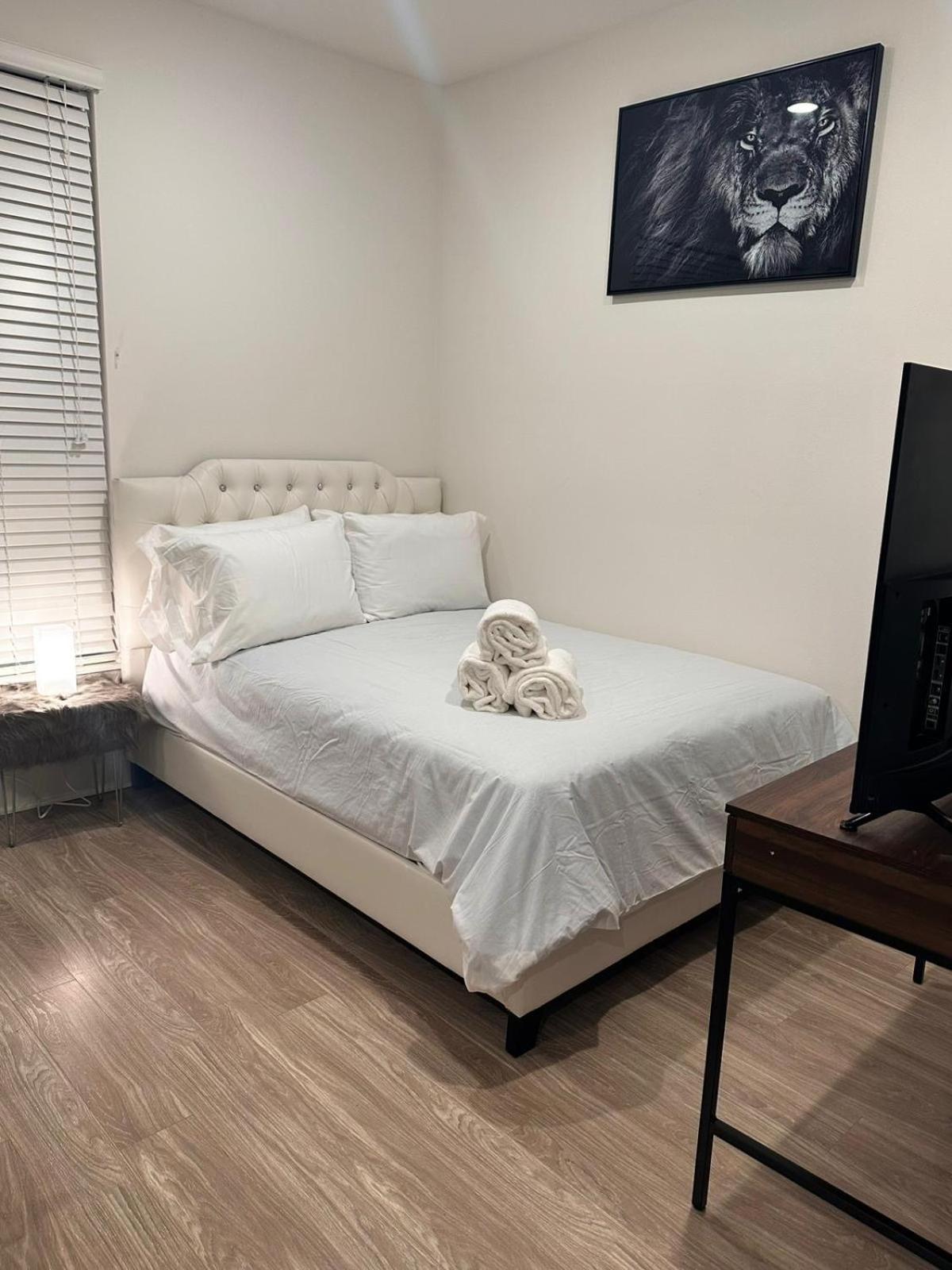 Cozy One Bedroom & Loft Sunset Free Off Site Parking And Wifi Los Angeles Exterior photo