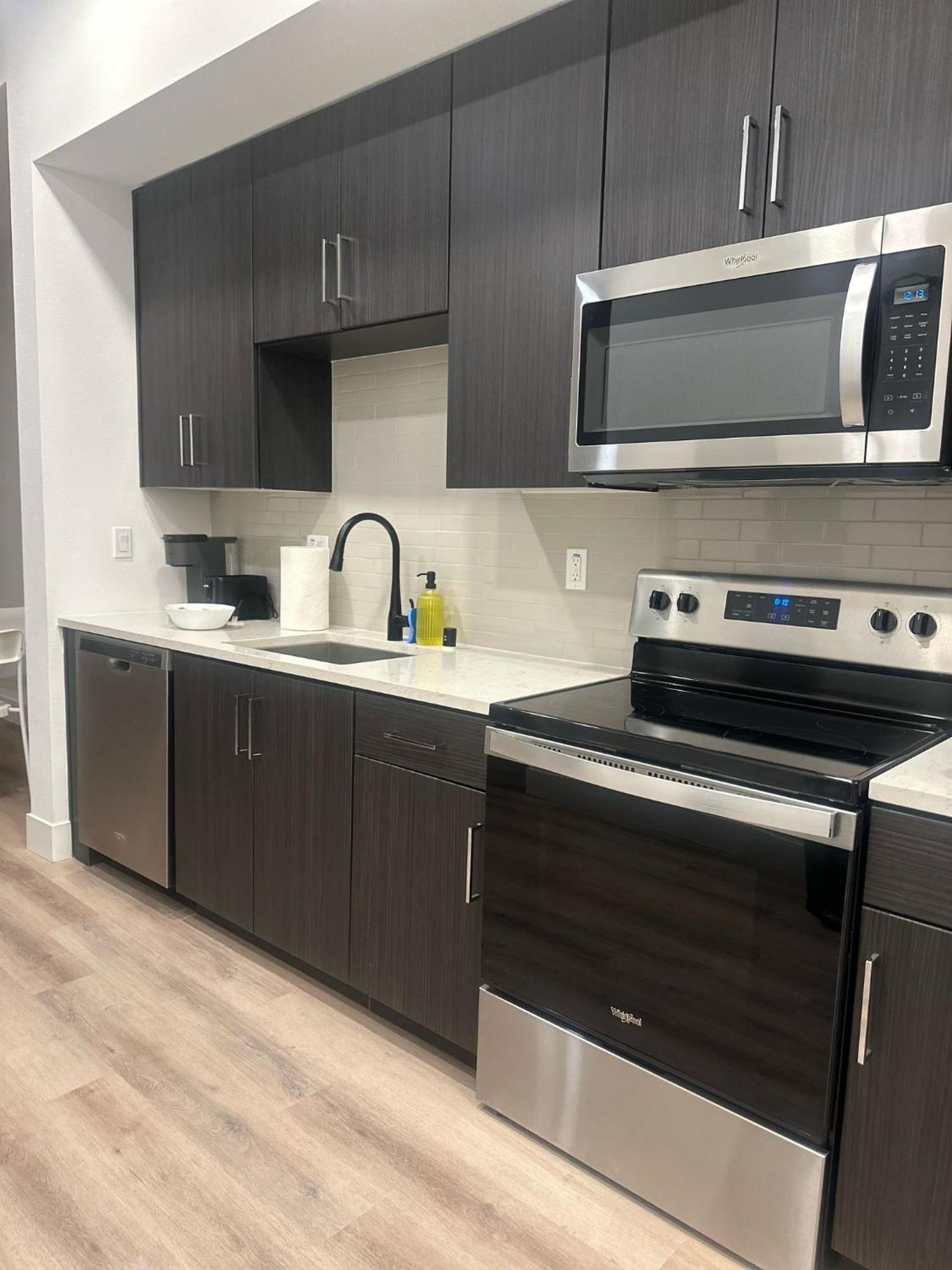 Cozy One Bedroom & Loft Sunset Free Off Site Parking And Wifi Los Angeles Exterior photo
